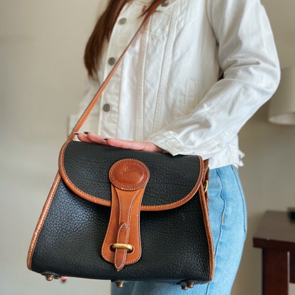 Dooney & Bourke Handbags - Dooney and Bourke purse